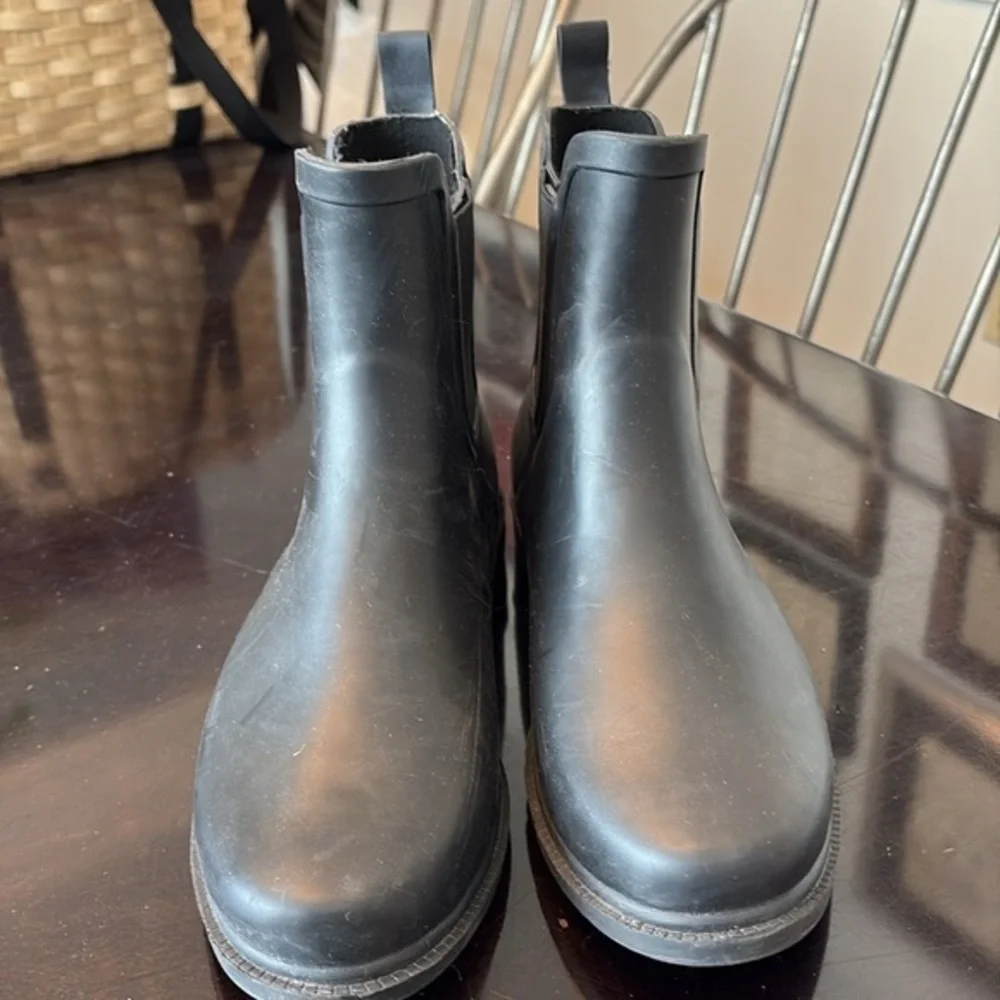 🐳 J.Crew black rain boots